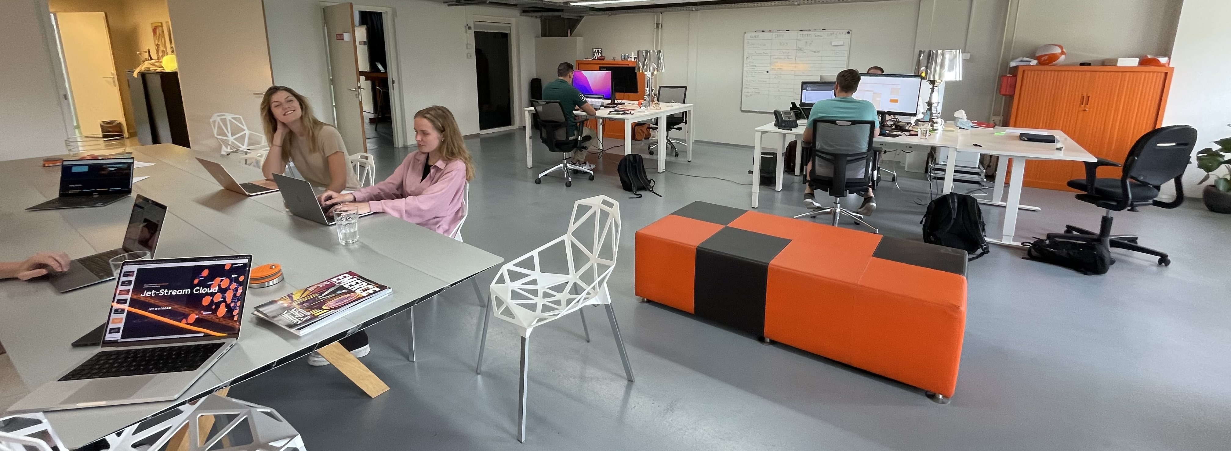 Kantoor van Jet-Stream in Groningen met het team aan het werk