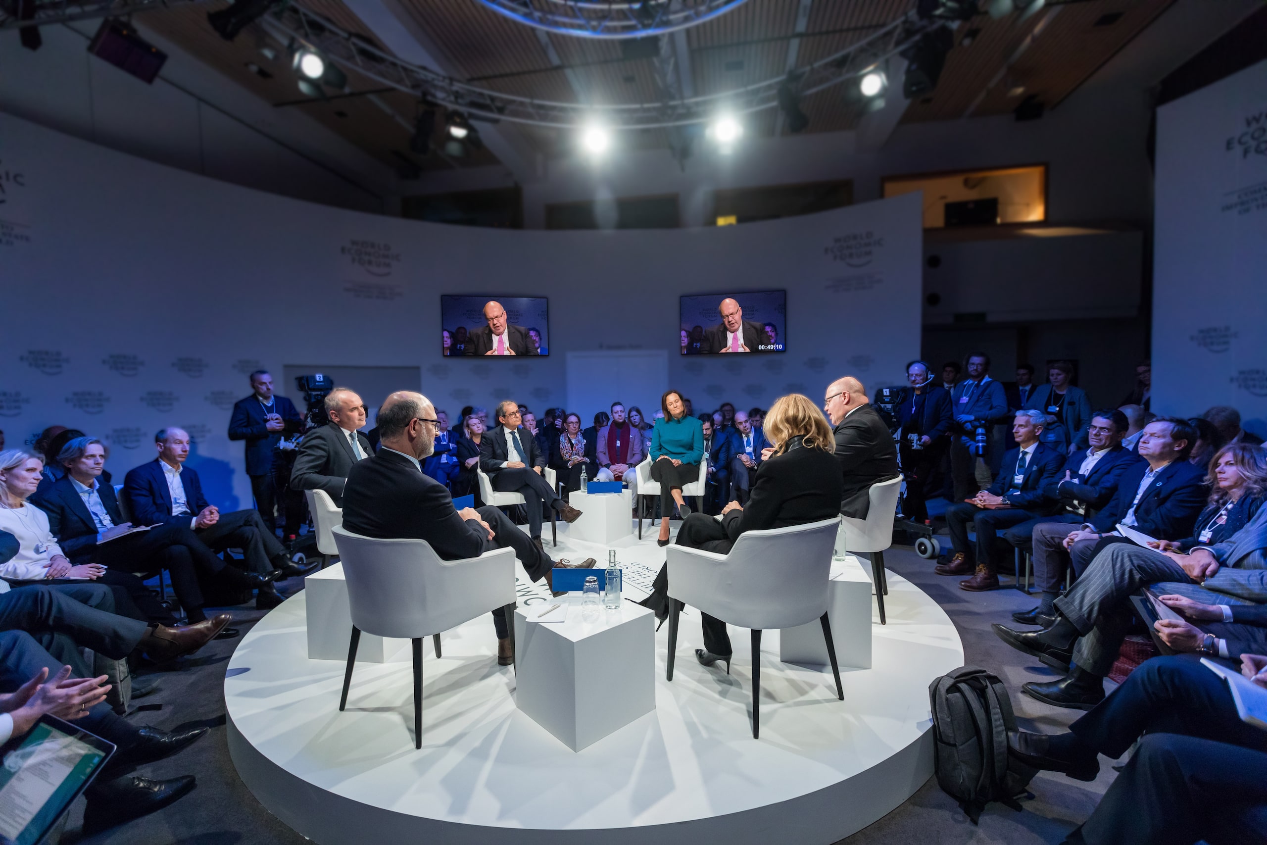 Paneldiscussie op het podium van de EDPS-conferentie, gestreamd door Jet-Stream