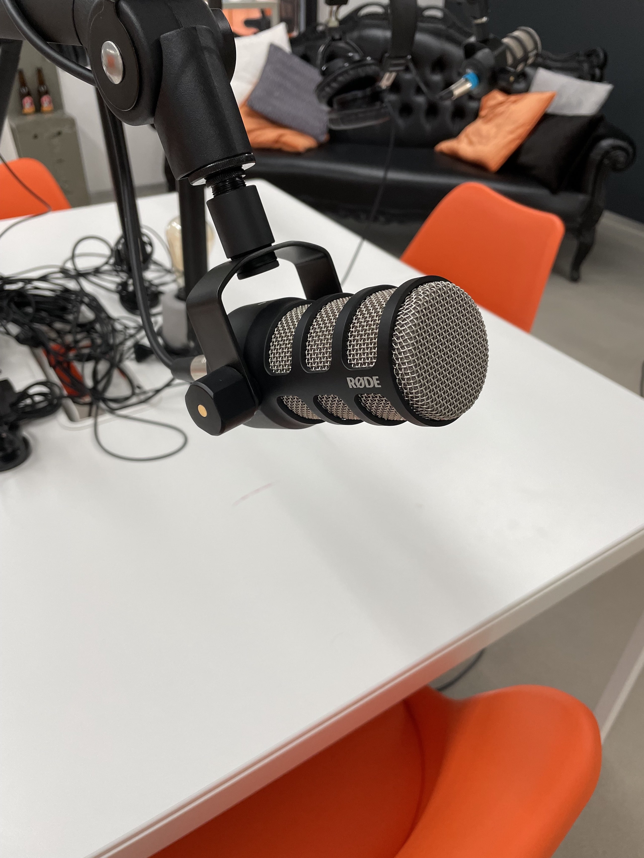 Podcastmicrofoon in de studio van Jet-Stream