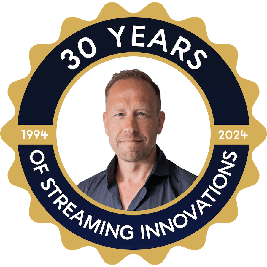 Stef van der Ziel, CEO van Jet-Stream, op een badge van 30 Years of Streaming Innovations