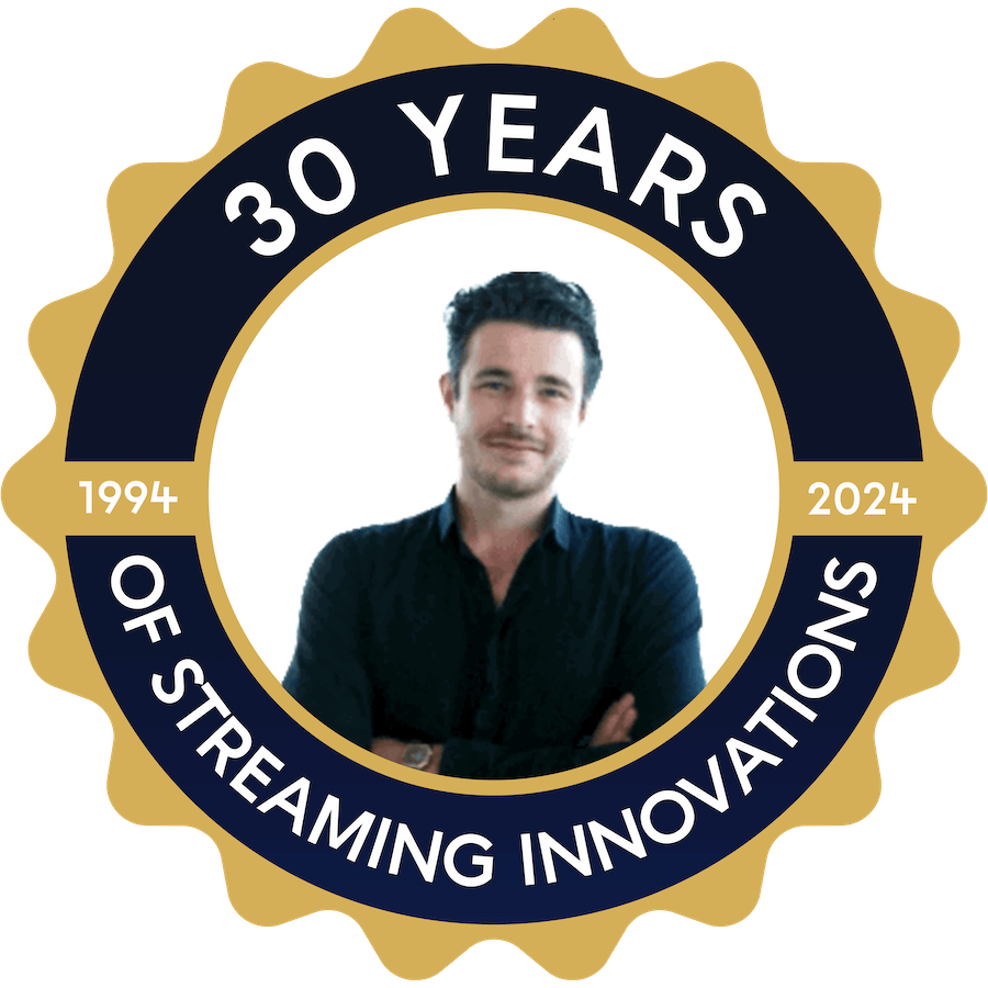 Stefan Oude Wesselink van Opt Out Advertising op een badge van 30 Years of Streaming Innovations